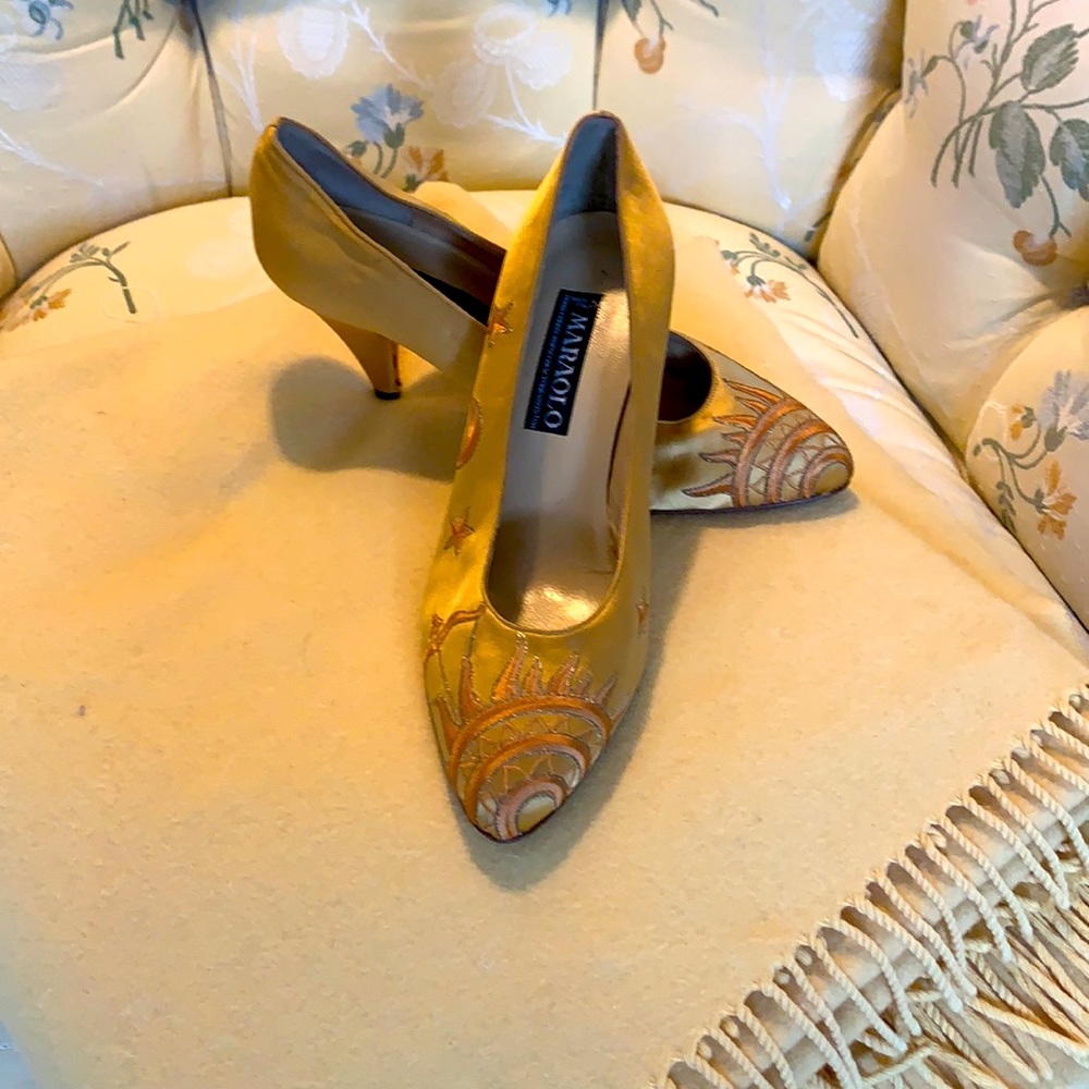 MARAOLO MADE IN ITALY GORGEOUS SATIN BRAND NEW PUMPS